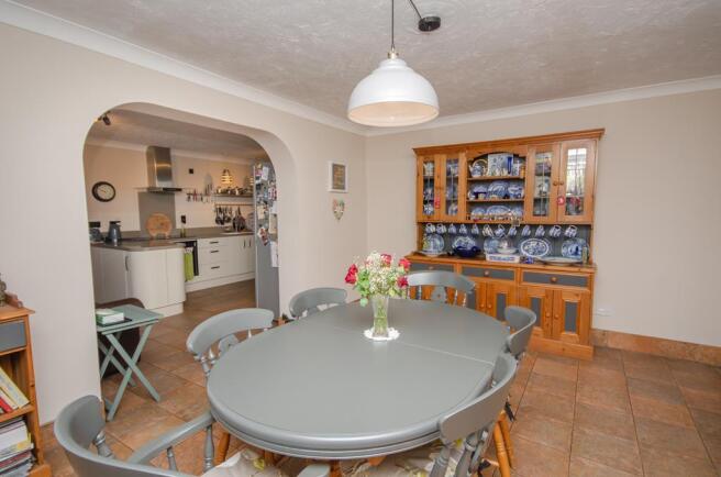 Dining room pic 2.jpg