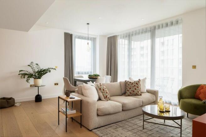 Lounge/Dining Area