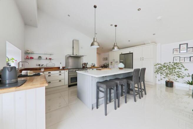 4 bed Detached for sale Image 7