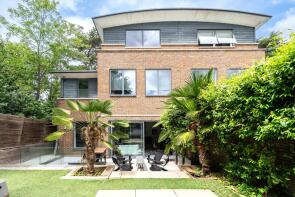 22, Arthur Road, London SW19 7DZ