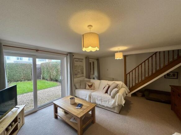 Living Room (3/3)