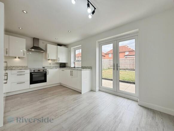 3 bed Semi-Detached for sale Image 6