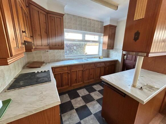4 bed Detached for sale Image 5