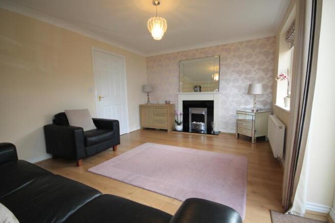 LIVING ROOM/ DINER