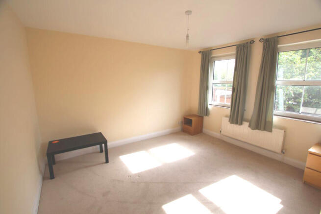 Cranes Park 45L - Lounge.JPG