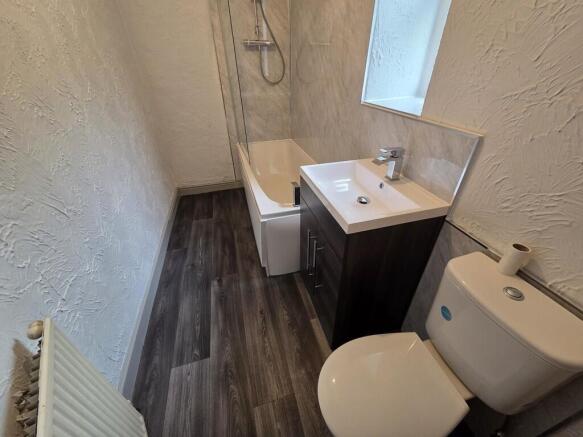 2 bed Terraced to rent Image 12
