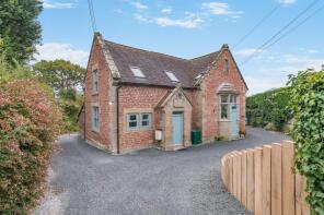 Victoria House, A49 From A40 To Yew Tree Park, Ross-on-wye HR9 6PY