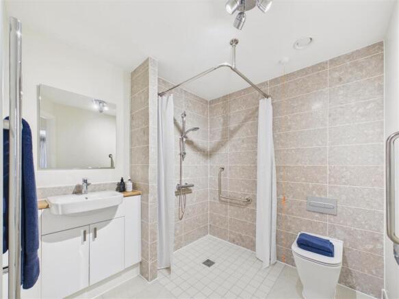 2 bed Apartment for sale Image 7