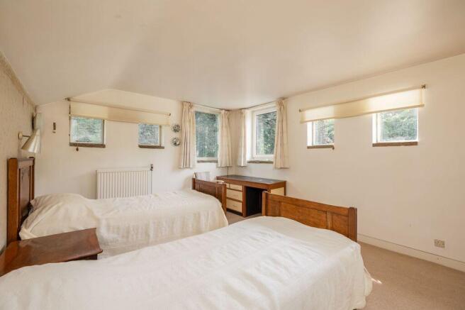 4 bed Detached for sale Image 11
