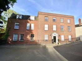 Flat 16, 44 Altavia House, High Street, Fareham PO16 7BQ