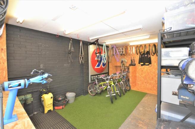 GARAGE