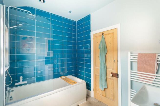 4HVK2RKE - Bathroom A.jpg