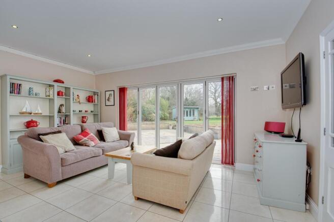 4KITCHEN/ DINING/ FAMILY ROOM