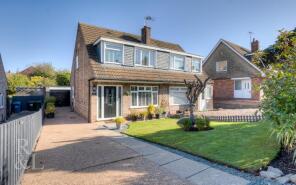 83, Fairway, Nottingham NG12 5DW
