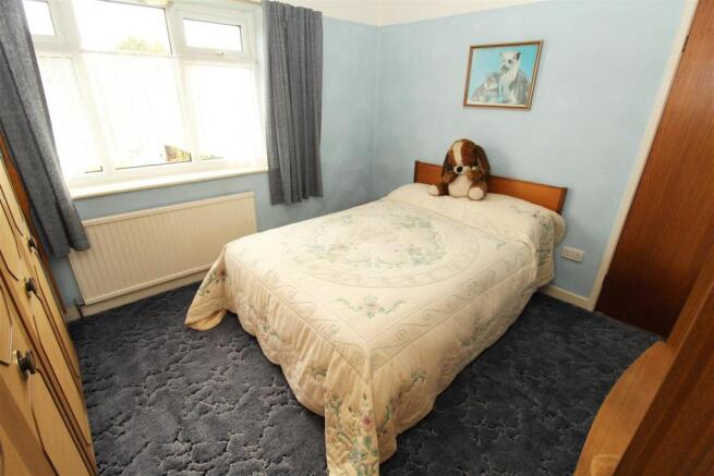 Bed2a.JPG