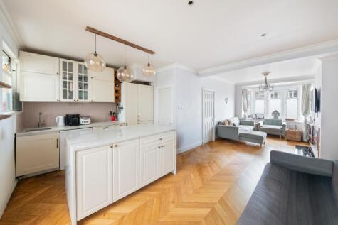 Wharncliffe Drive, Southall, UB1