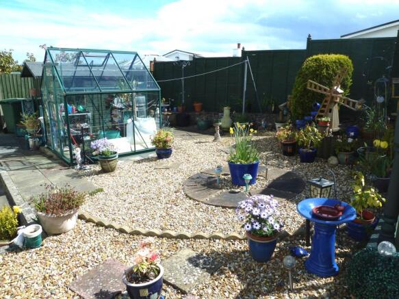 Greenhouse & sheds