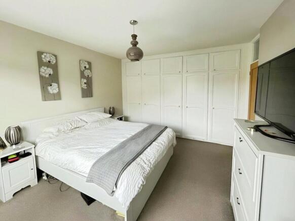 4 bed Detached for sale Image 9