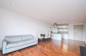 Flat 2, 8 Qube Court, Balham Hill, London SW12 9ED