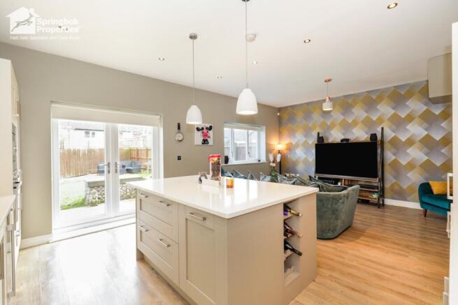 4 bed Semi-Detached for sale Image 5