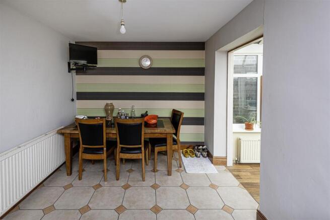 3 bed Semi-Detached for sale Image 8