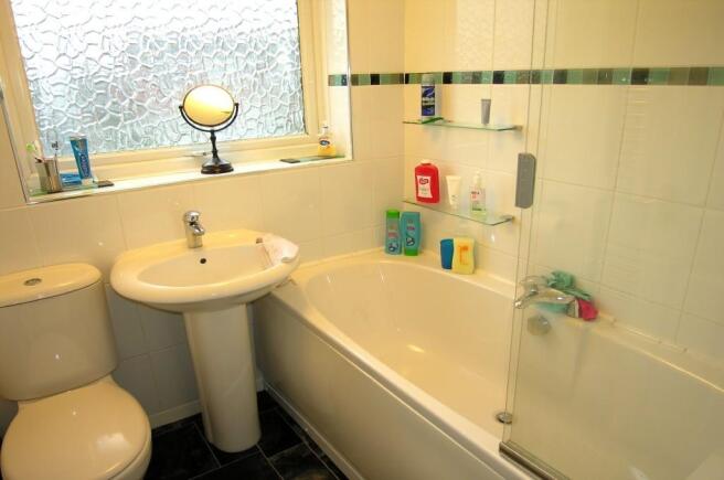 FAMILY BATHROOM