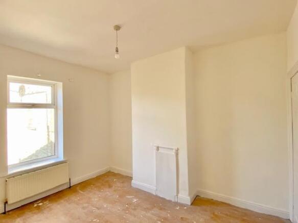 2 bed Terraced to rent Image 7