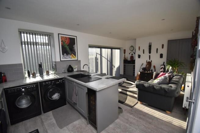 Fitted Kitchen/Breakfast/Dining Room