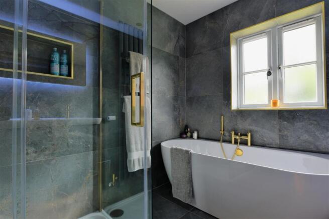 4 bed Detached for sale Image 8