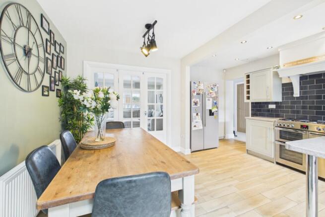 3 bed Semi-Detached for sale Image 10