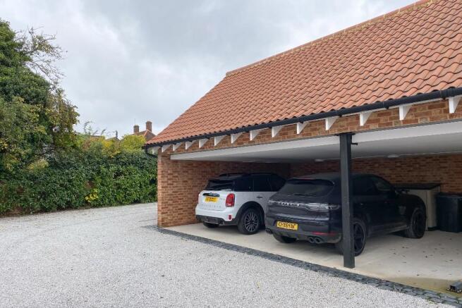 Covered parking x1