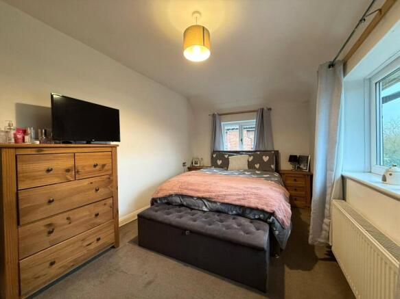 3 bed Semi-Detached for sale Image 8