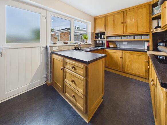 4 bed Semi-Detached Bungalow for sale Image 9