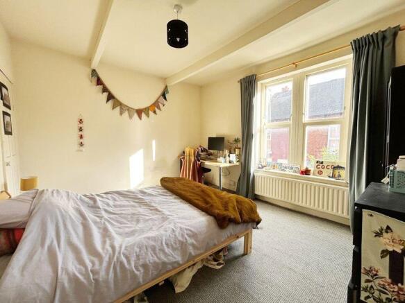 3 bed House Share to rent Image 4