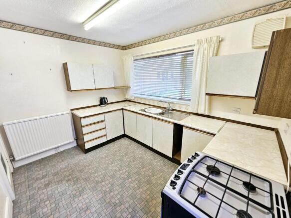 2 bed Semi-Detached Bungalow for sale Image 6
