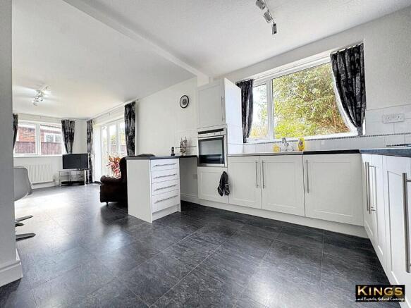 3 bed Semi-Detached for sale Image 10