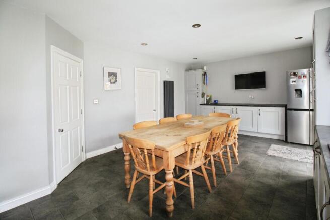 4 bed Detached for sale Image 9