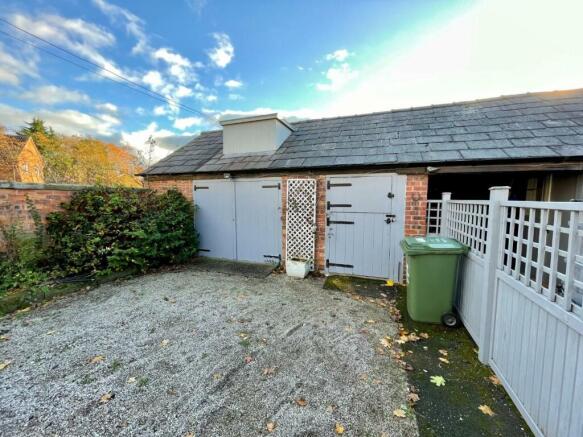 GARAGE/STORE