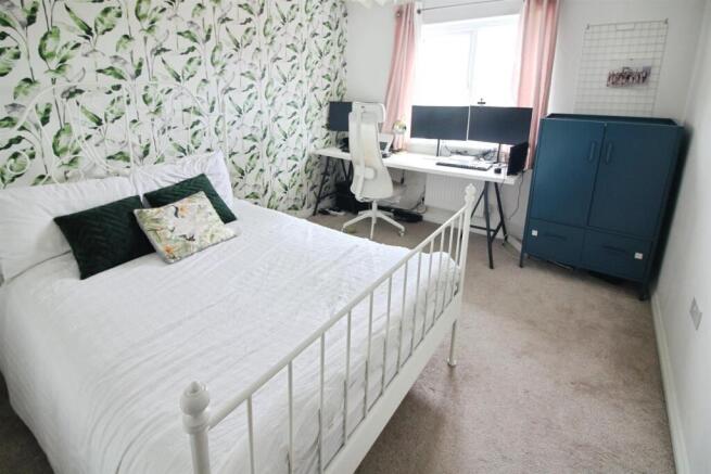 4 bed Semi-Detached for sale Image 10