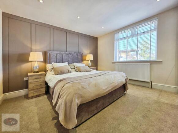 4 bed Semi-Detached Bungalow for sale Image 5
