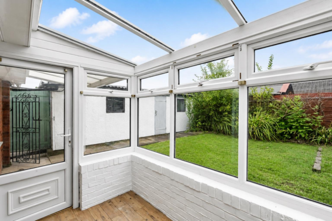 4 bed Semi-Detached Bungalow for sale Image 9