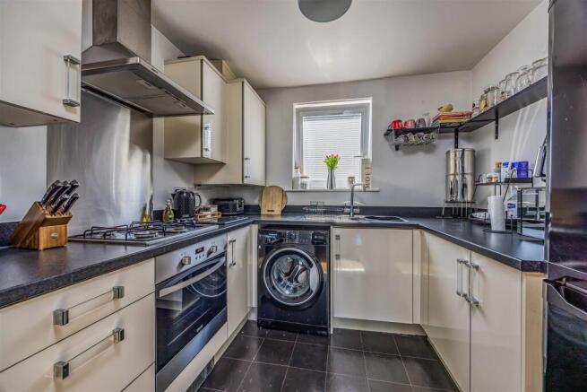 Flat 12, Chapter House, Tudor Crescent, Cosham-Sma