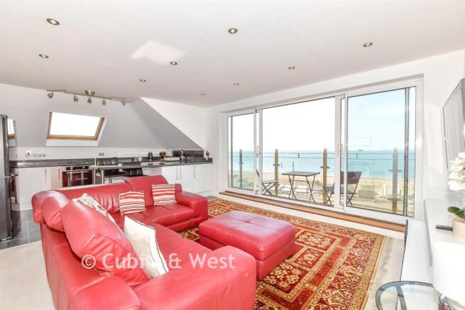 Lounge/Kitchen