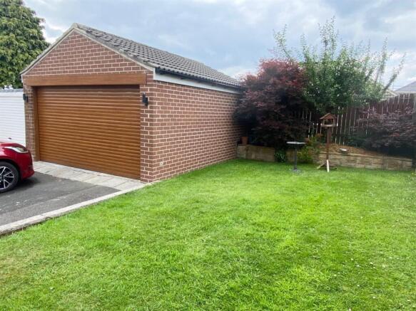 2 bed Semi-Detached Bungalow for sale Image 4