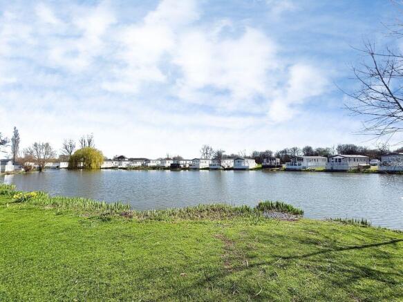 Mallard Lake, Hoburne Cotswolds, Cotswold Lakes photo 3