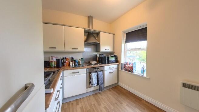 2 bed Flat for sale Image 7