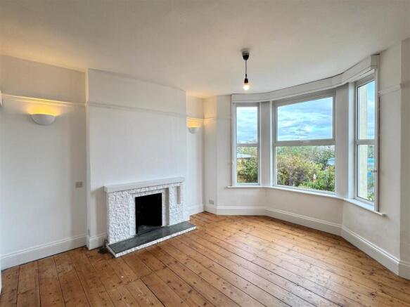 5 Carclew Avenue Lounge