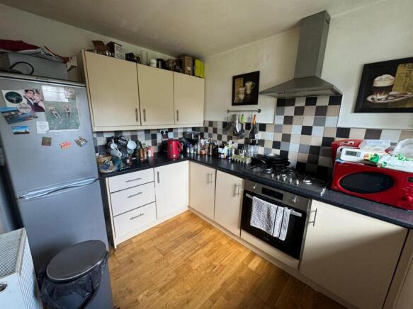 3 bed Semi-Detached for sale Image 4