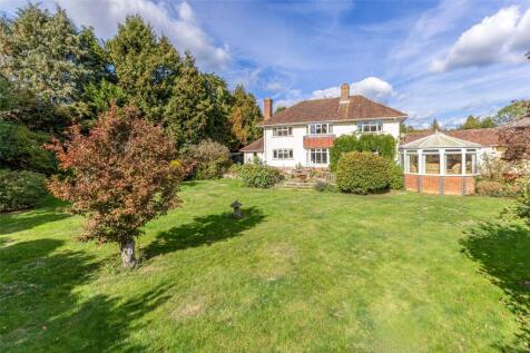 Petersfield Road, Midhurst, West Sussex, GU29