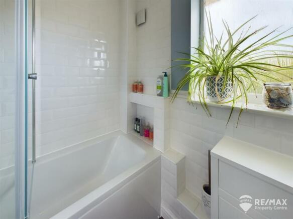 Bathroom (3).jpg